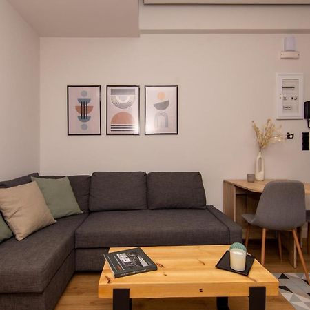 Studio 48, Cozy Apartment In Kalamata City Center المظهر الخارجي الصورة